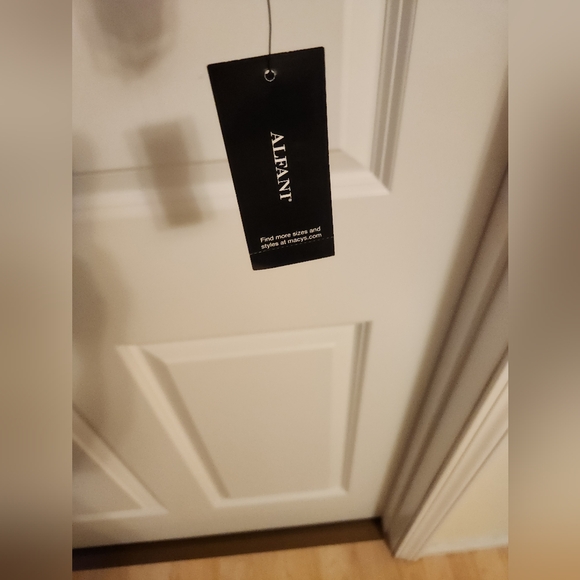 ALFANI, Brand New  Ladies Dressy Top - Picture 4 of 5